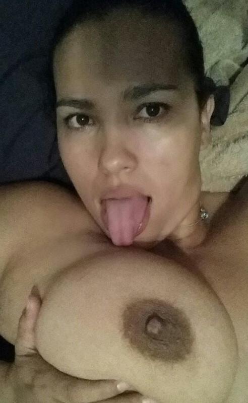 18P Laura shows off her fat boobs