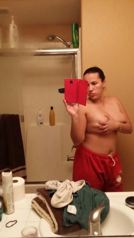 18P Laura shows off her fat boobs