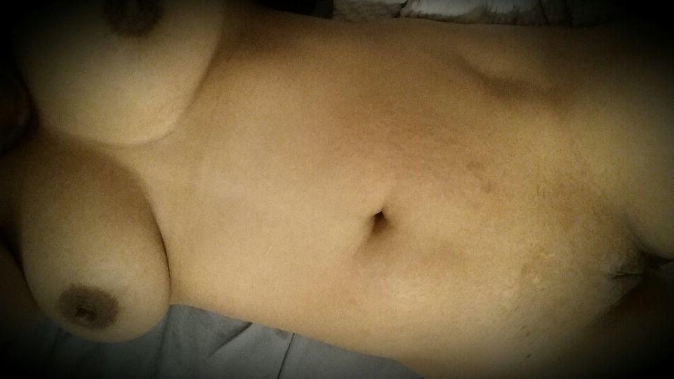 18P Laura shows off her fat boobs