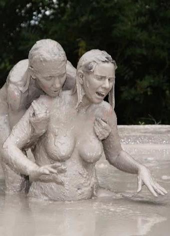 22P Muddy Girls