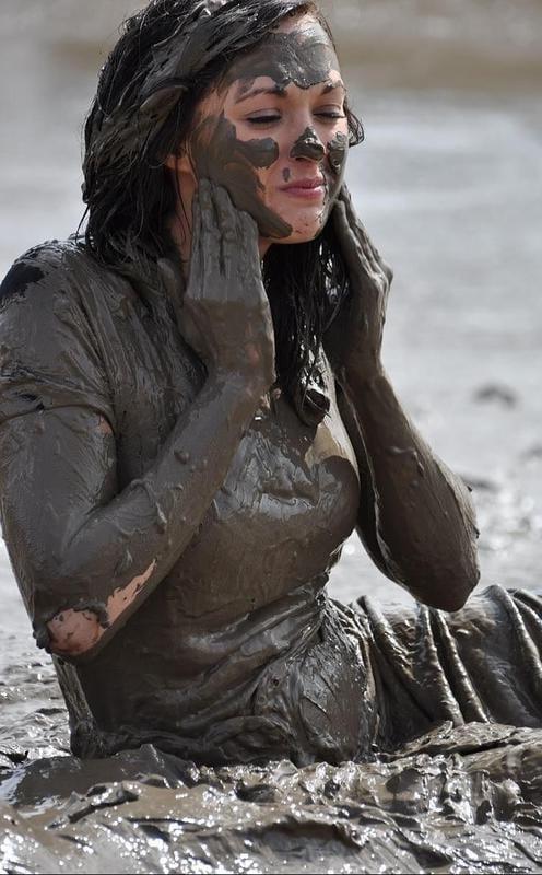 22P Muddy Girls