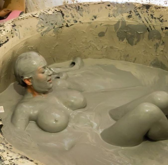 22P Muddy Girls