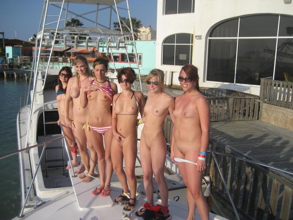25P Groups Of Nude Girls 005