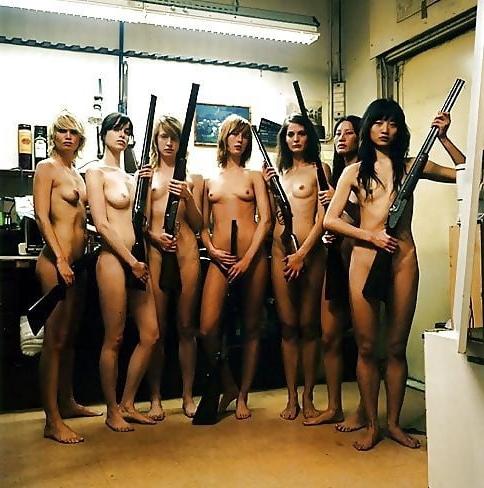25P Groups Of Nude Girls 005