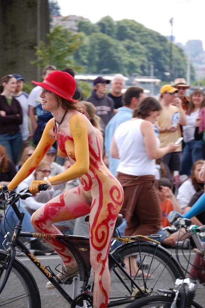 20P Bike and sport girls 24