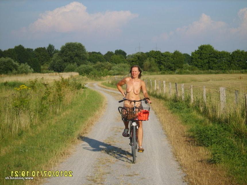 20P Bike and sport girls 24