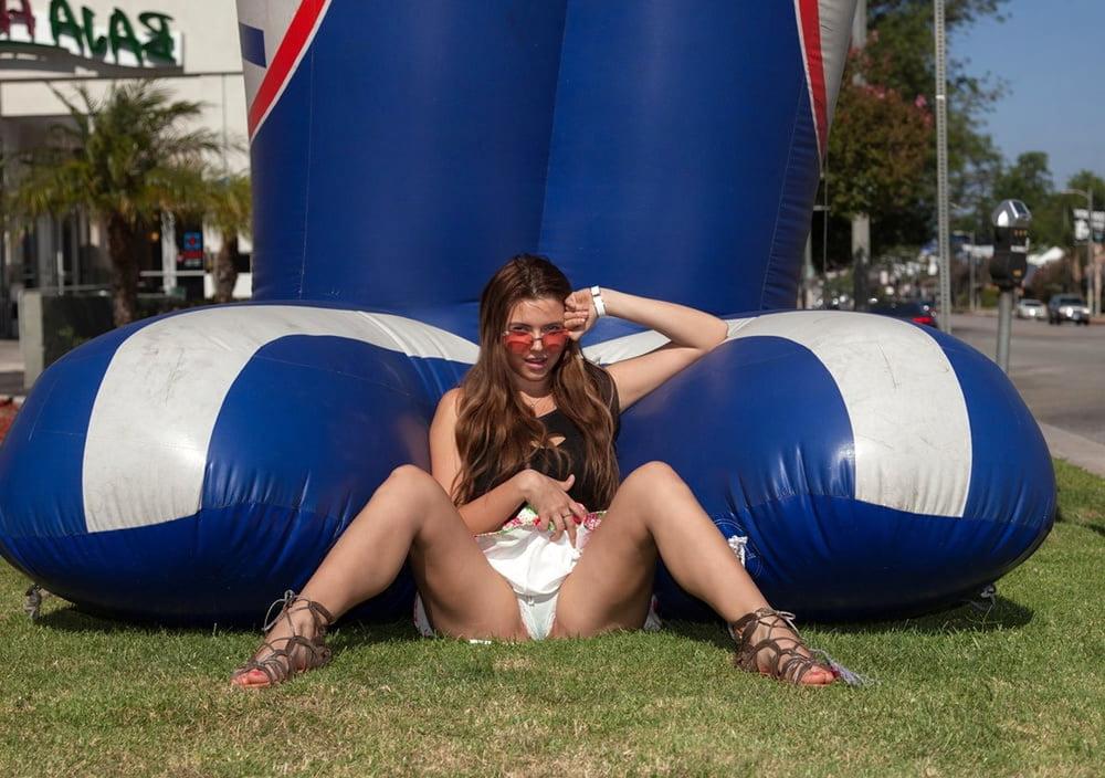 25P Girls I Like 4, Upskirts