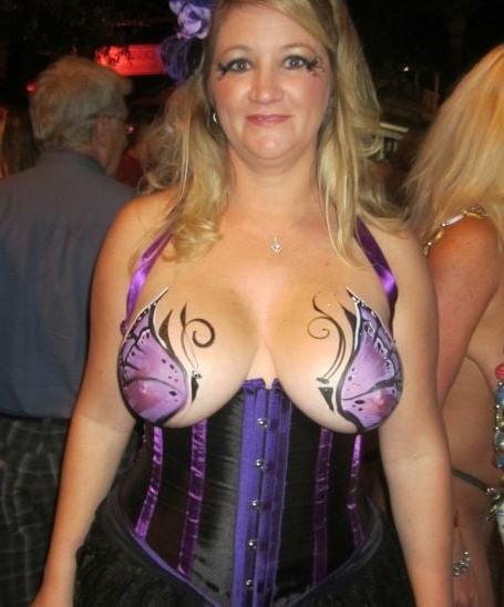 20P Mature ladies at fantasy fest 5