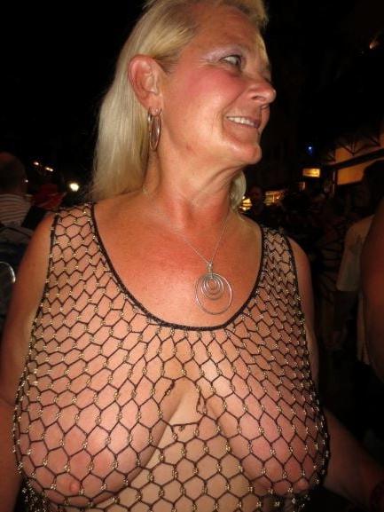 20P Mature ladies at fantasy fest 5