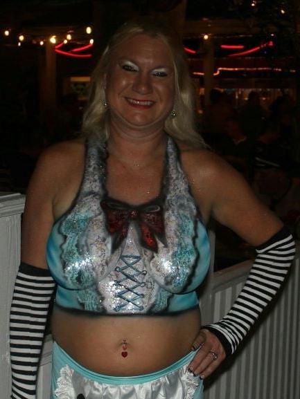 20P Mature ladies at fantasy fest 5