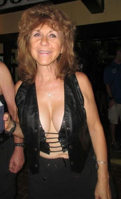 20P Mature ladies at fantasy fest 5