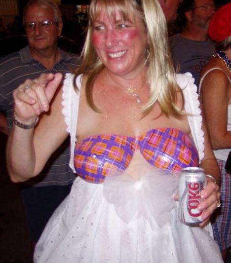 20P Mature ladies at fantasy fest 5