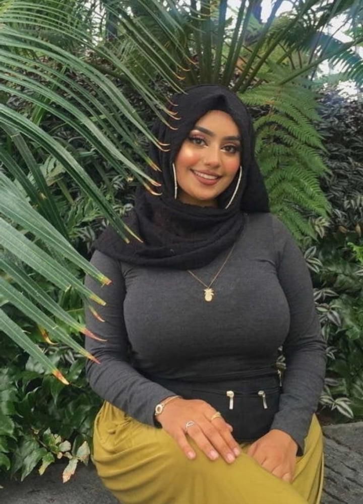 24P Desperate Singel Arab Moms who want the  BBC