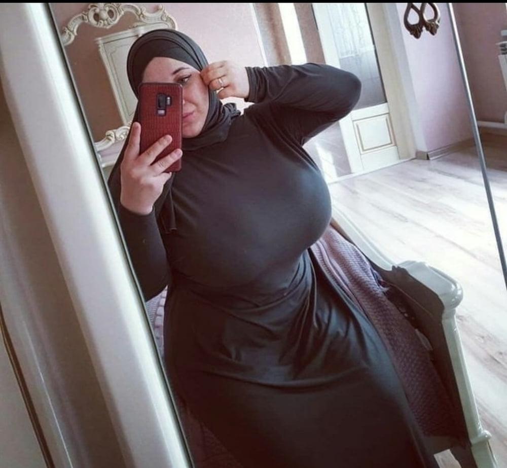 24P Desperate Singel Arab Moms who want the  BBC