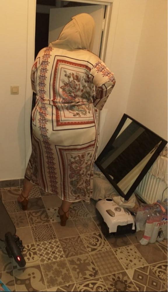 24P Desperate Singel Arab Moms who want the  BBC