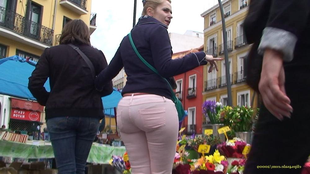 24P CANDID 20yo ASS IN TIGHT PANTS
