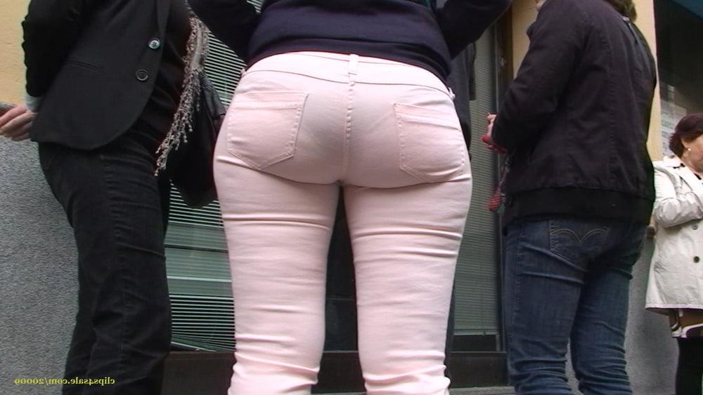24P CANDID 20yo ASS IN TIGHT PANTS