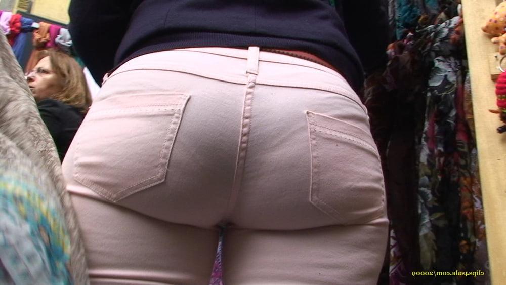 24P CANDID 20yo ASS IN TIGHT PANTS
