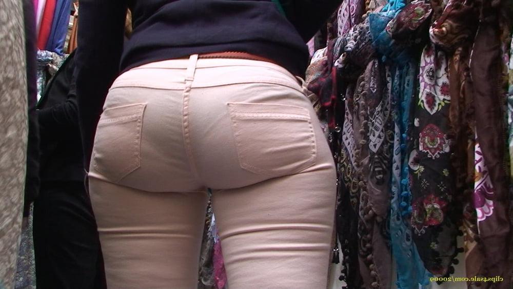 24P CANDID 20yo ASS IN TIGHT PANTS