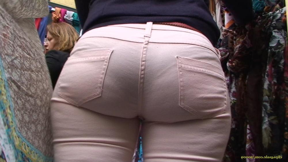 24P CANDID 20yo ASS IN TIGHT PANTS