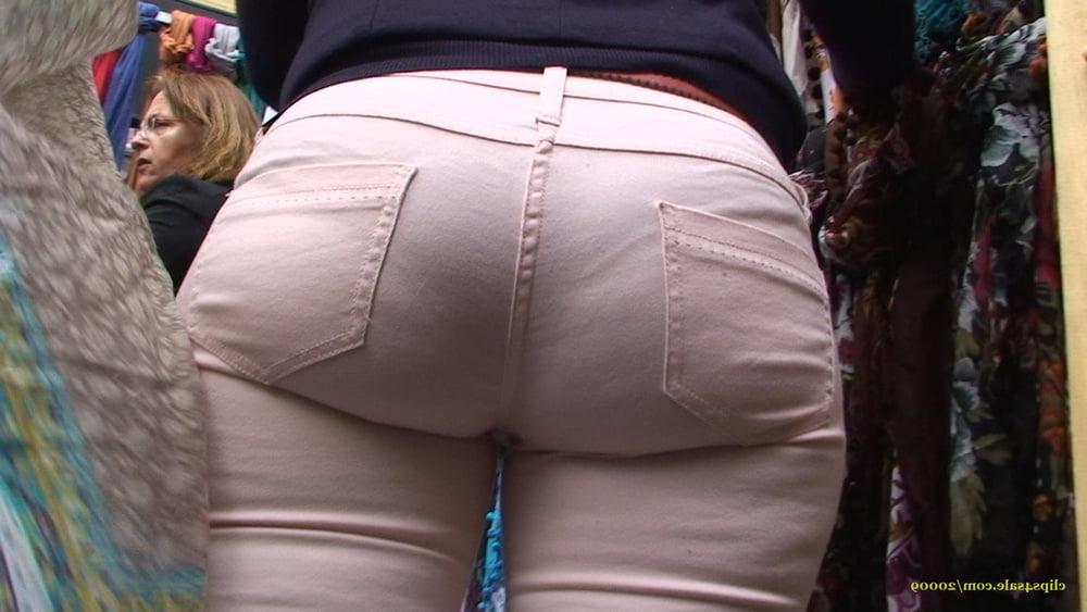 24P CANDID 20yo ASS IN TIGHT PANTS
