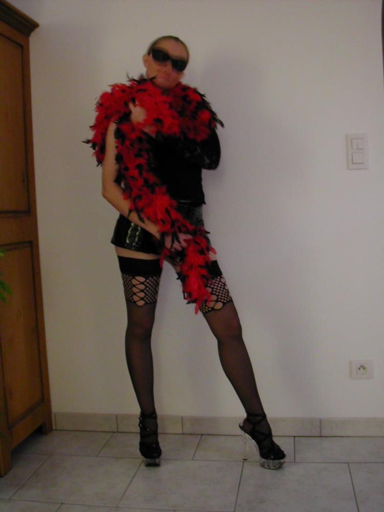 14P ponytailed leather and latex girls 31