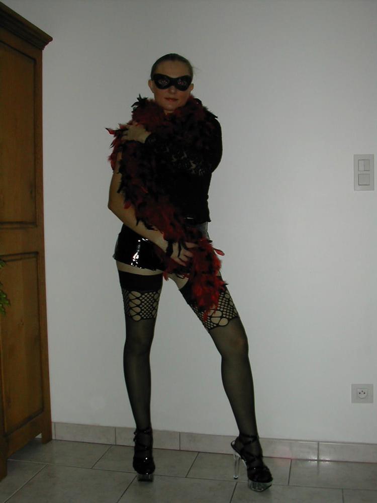 14P ponytailed leather and latex girls 31