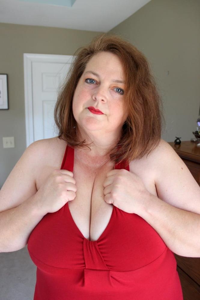 25P Hoodyman SSBBW 334 . Fat pig Vicky P exposed .