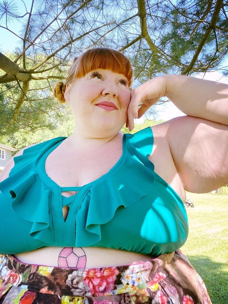 25P Hoodyman SSBBW 334 . Fat pig Vicky P exposed .