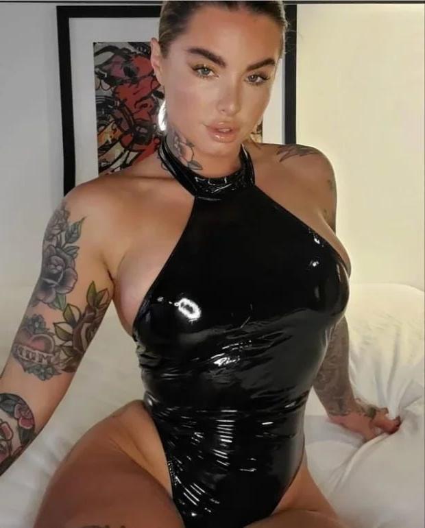 21P ponytailed leather and latex girls 30