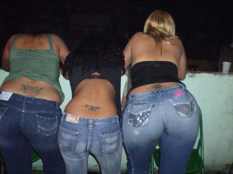 25P Tattooed Girls 01.