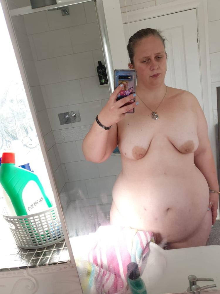 25P Older and hot 119 (In the bathroom)