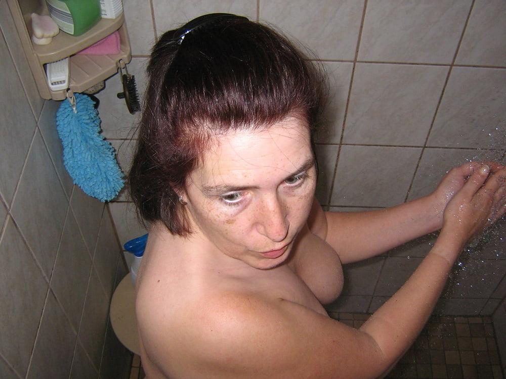 25P Older and hot 119 (In the bathroom)