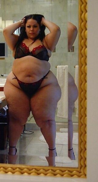 25P Very Curvy Women