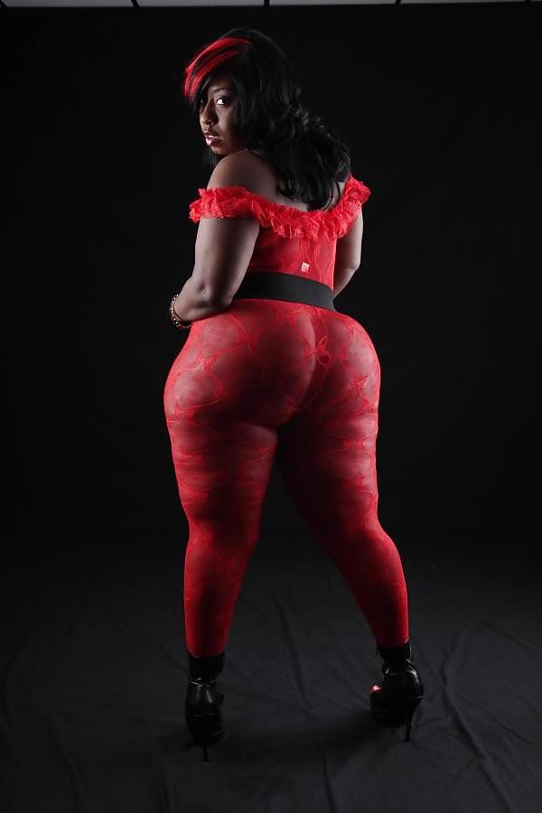 25P Very Curvy Women