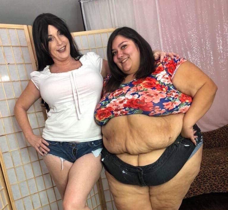 17P Fat Chicks With Skinny Friends 2