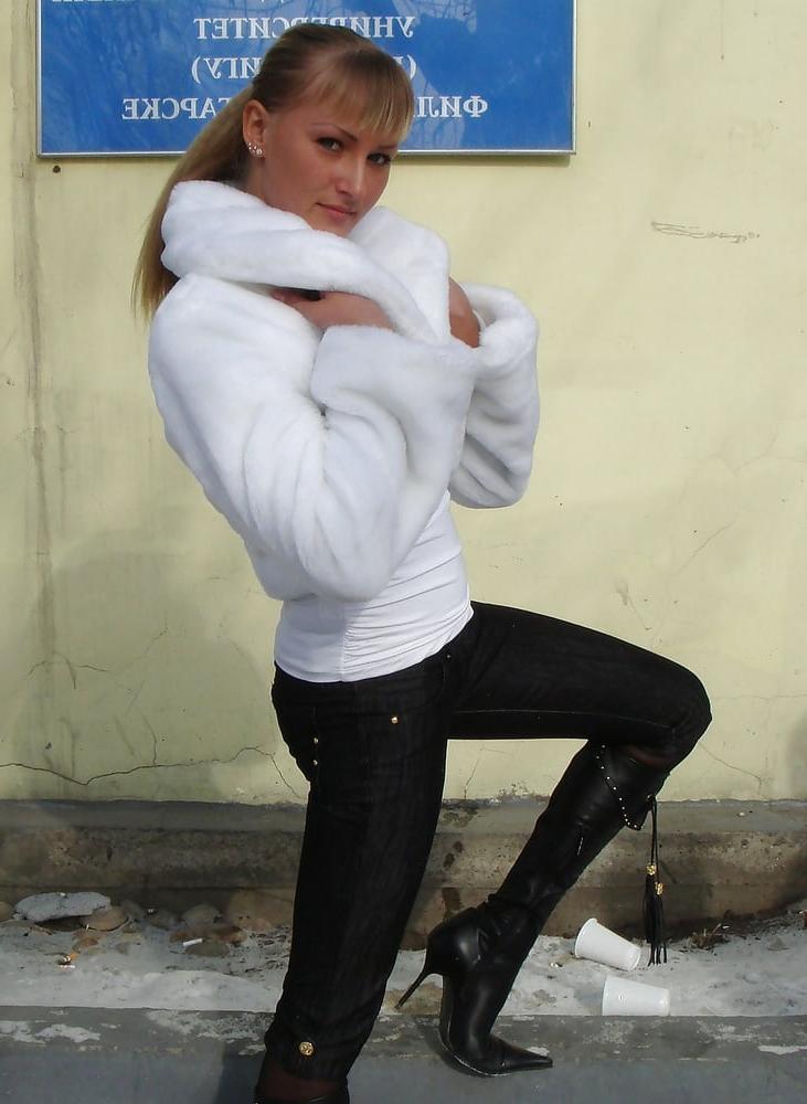 25P ponytailed leather and latex girls 25