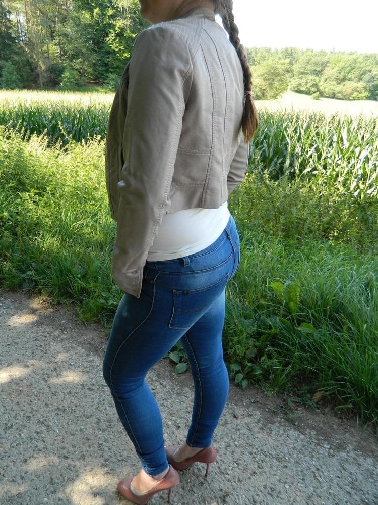 25P Hot Ladies in blue Jeans and Heels 2