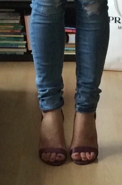 25P Hot Ladies in blue Jeans and Heels 2