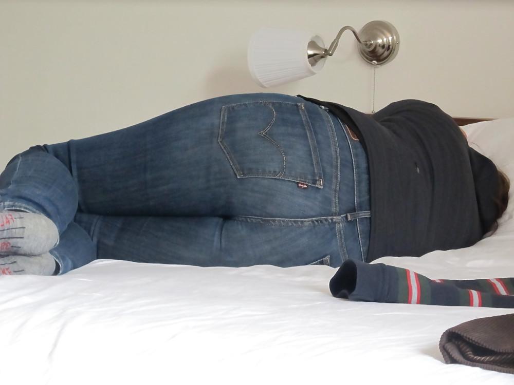 4P Girl in levis jeans
