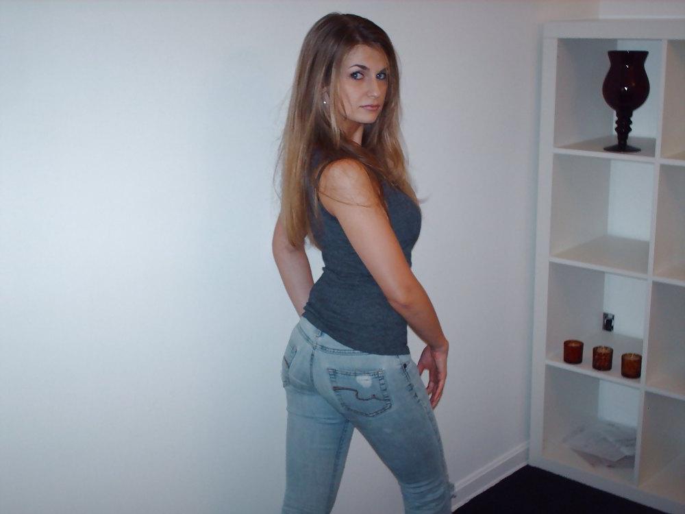 25P Amanda in Ripped Jeans & Barefeet # 2