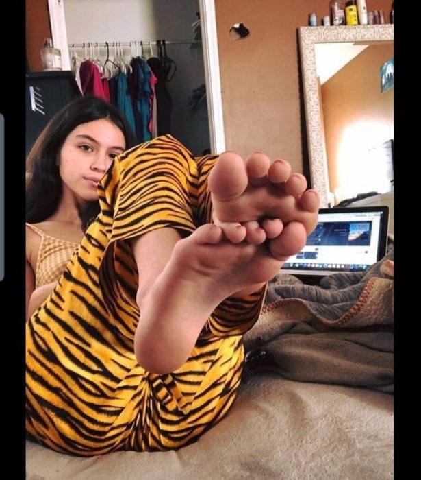 13P Girls feets 2