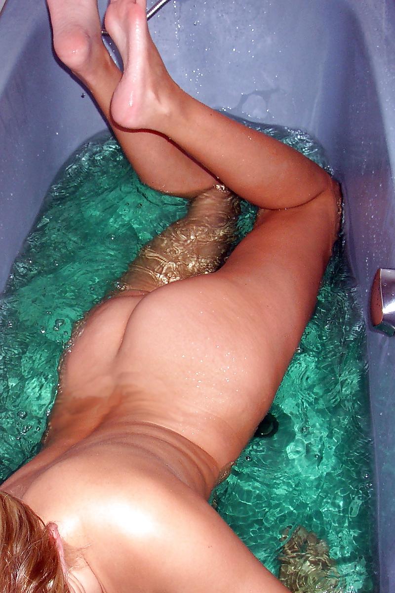 14P Ehestute barbara - bathroom fun