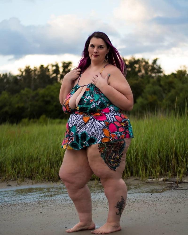 25P Fat Chicks With Deceptively Thin Faces 17