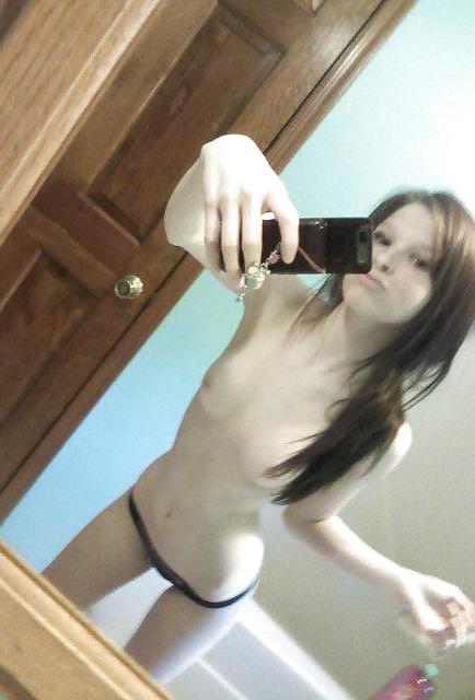 19P Amature Teen ExGF Self Pic Mirror