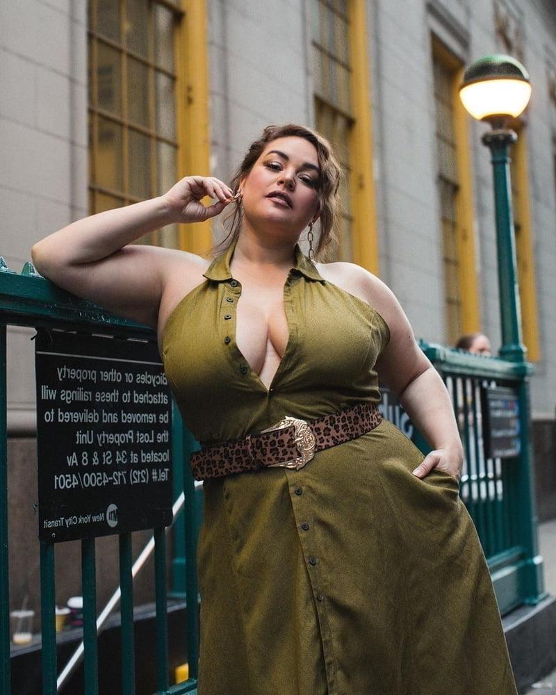 25P Curvy Girls and damn hot Asses 75