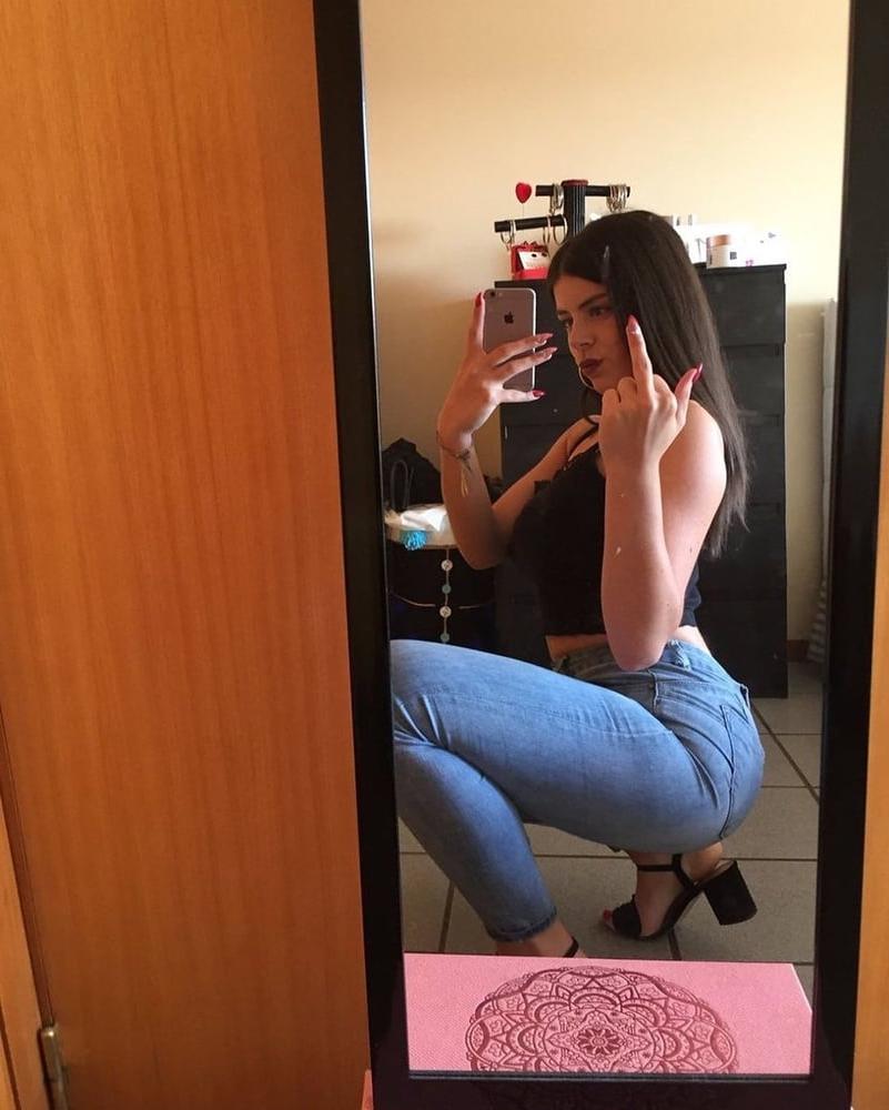 25P Curvy Girls and damn hot Asses 70