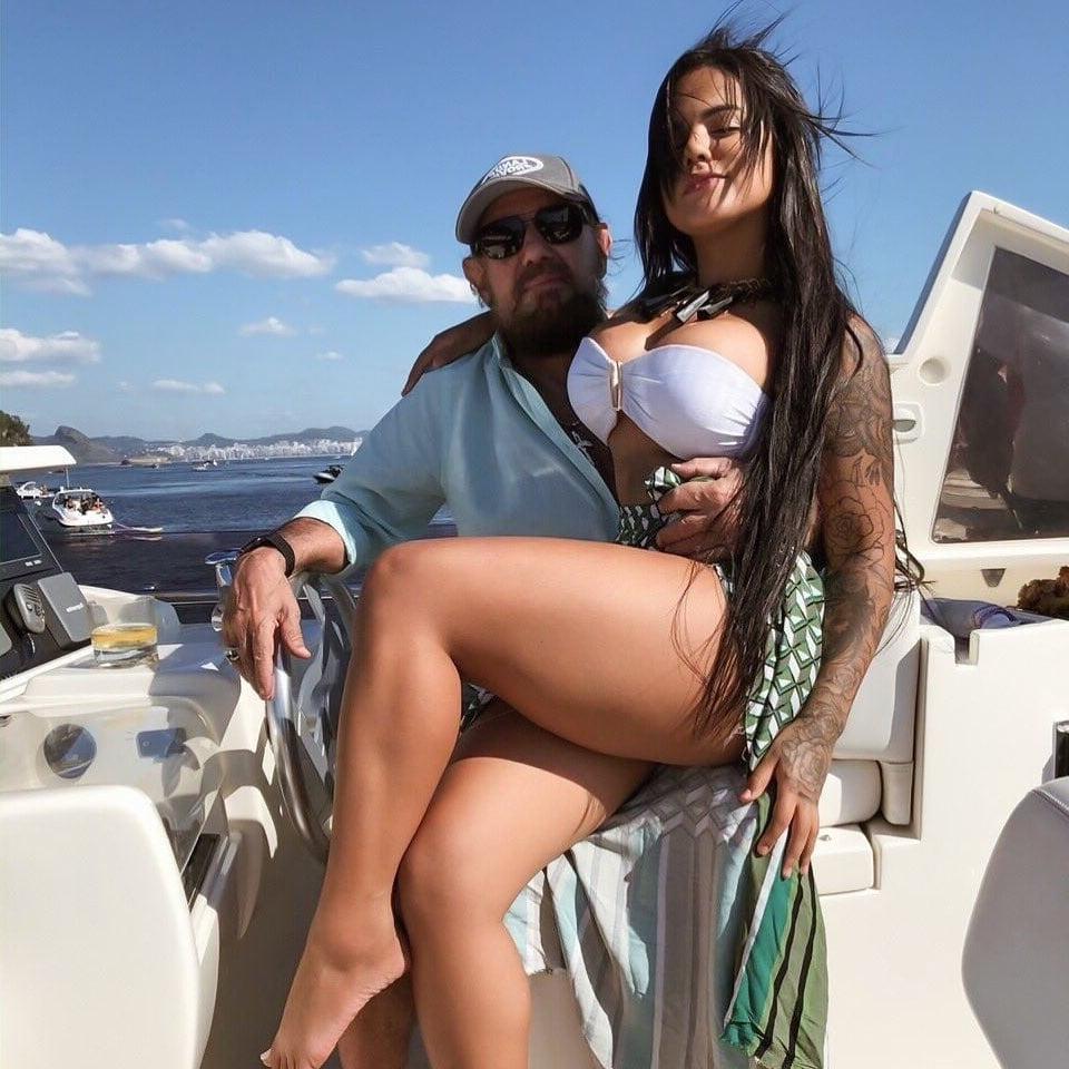 25P Curvy Girls and damn hot Asses 70