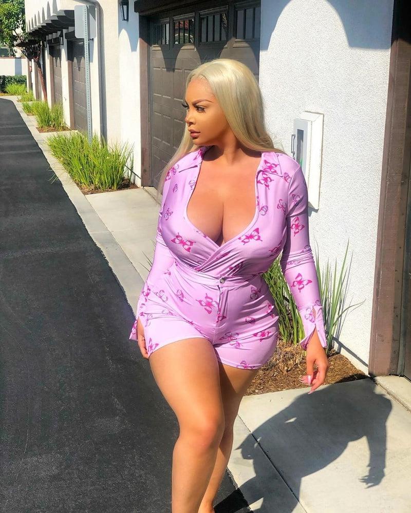 25P Curvy Girls and damn hot Asses 70