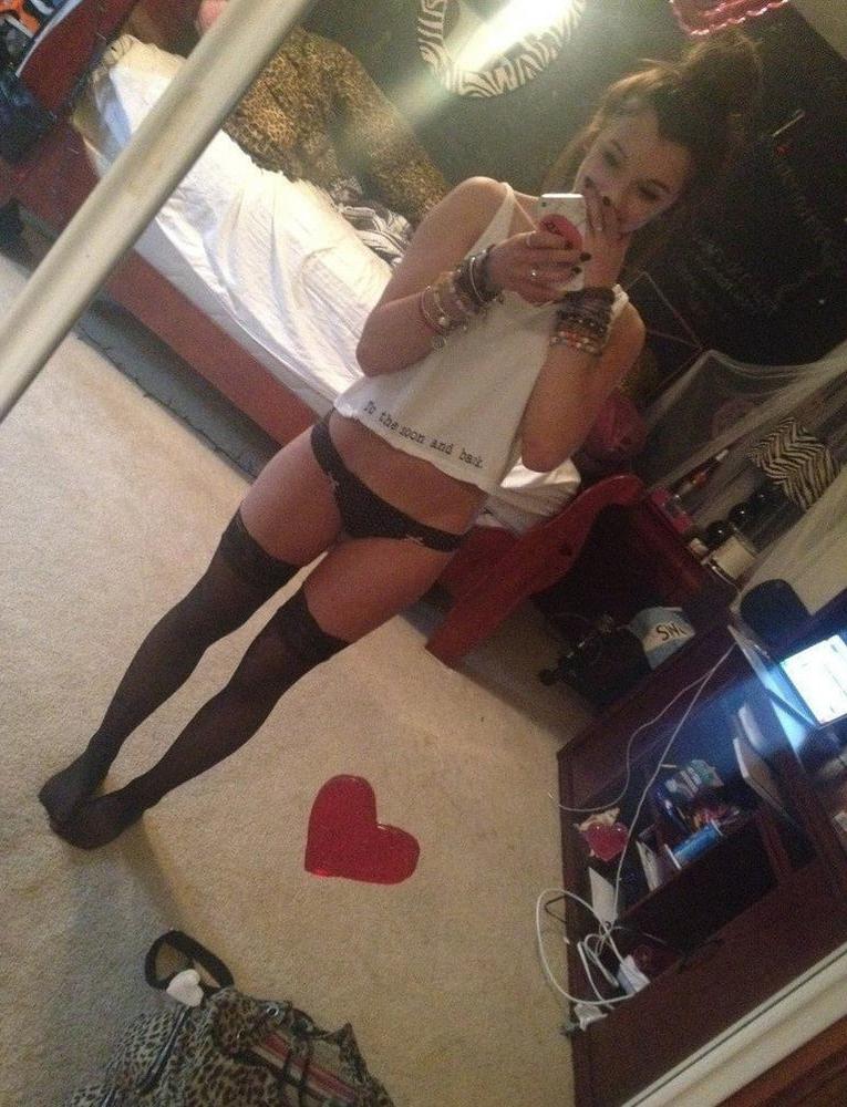 25P Girls in Pantyhose-Stocking - 138